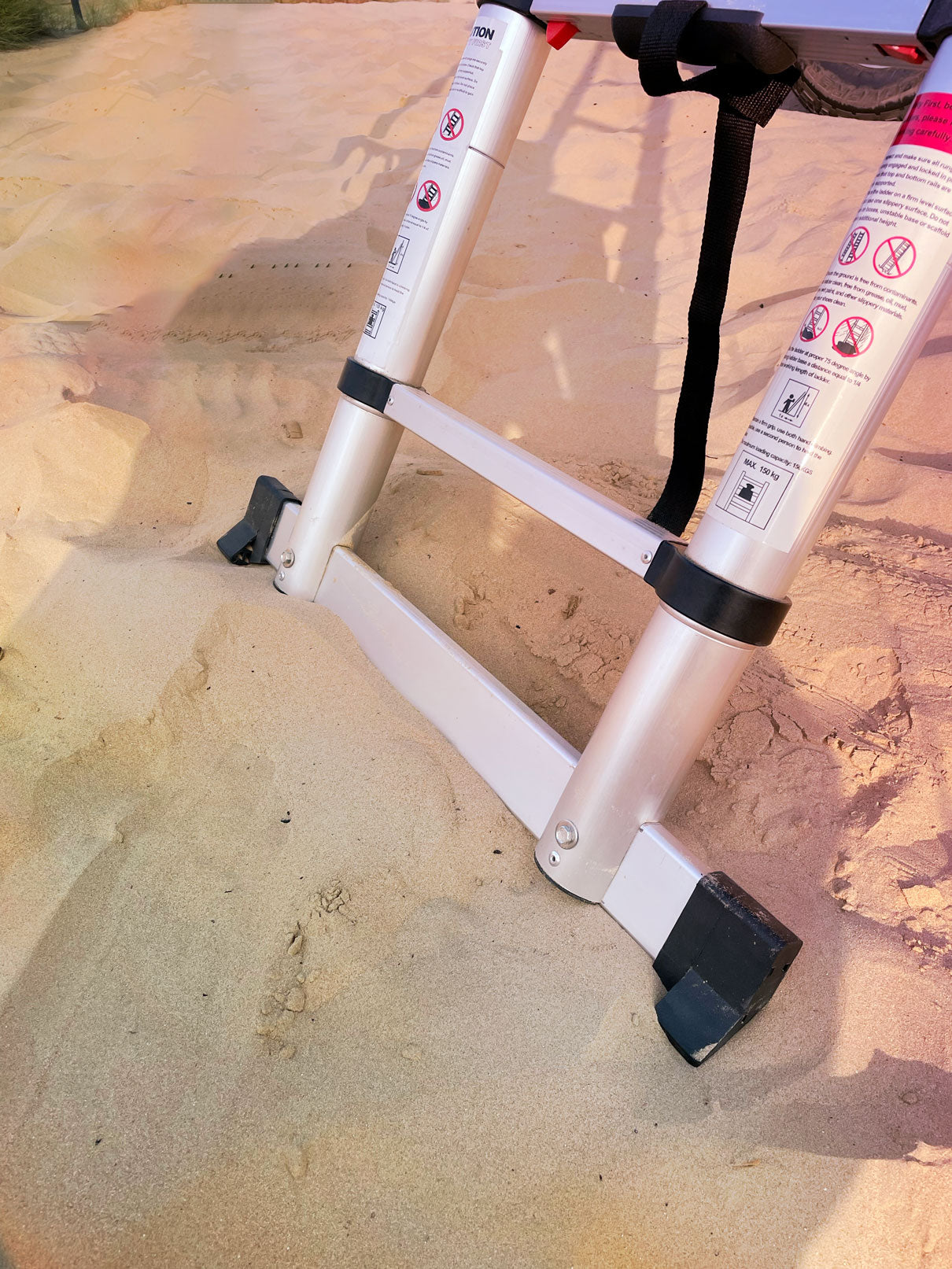OBK-WORLD-TELESCOPIC-LADDER.jpg