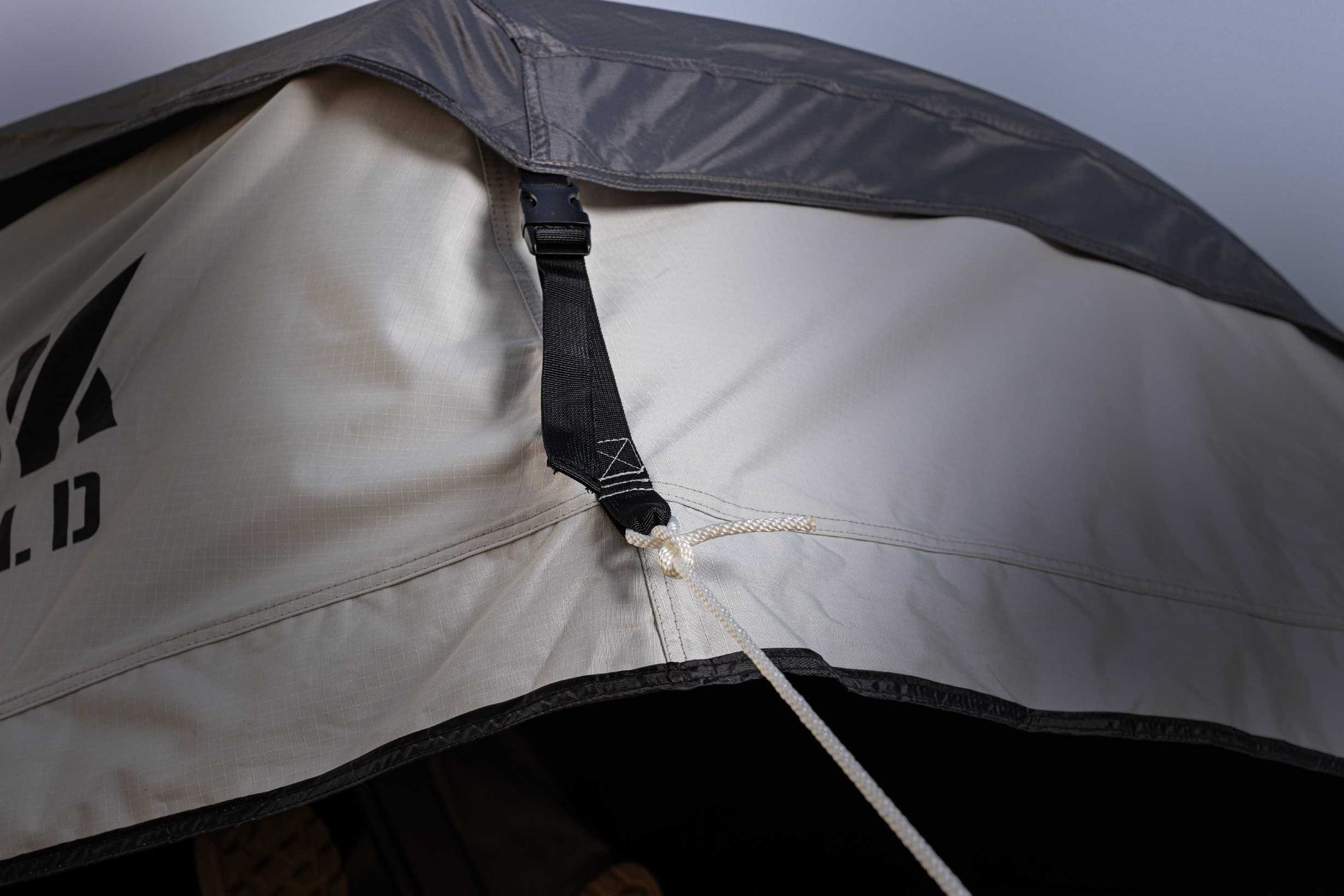 SKYLIGHT - XL 1.9M ROOFTOP TENT - V2.0 - OBK WORLD